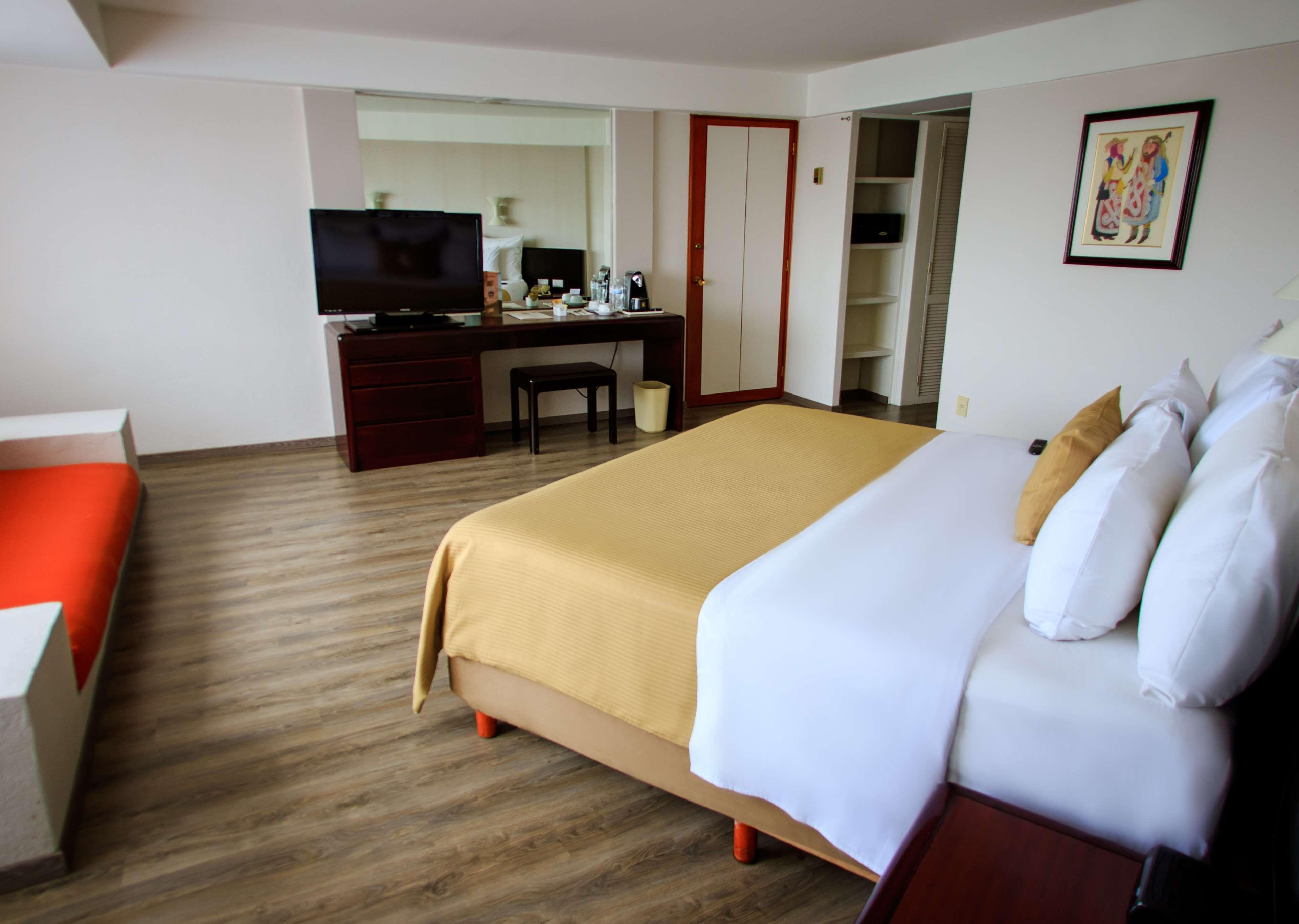 Grand Cantalagua Hotel Morelia, BW Signature Collection Εξωτερικό φωτογραφία A room at the hotel