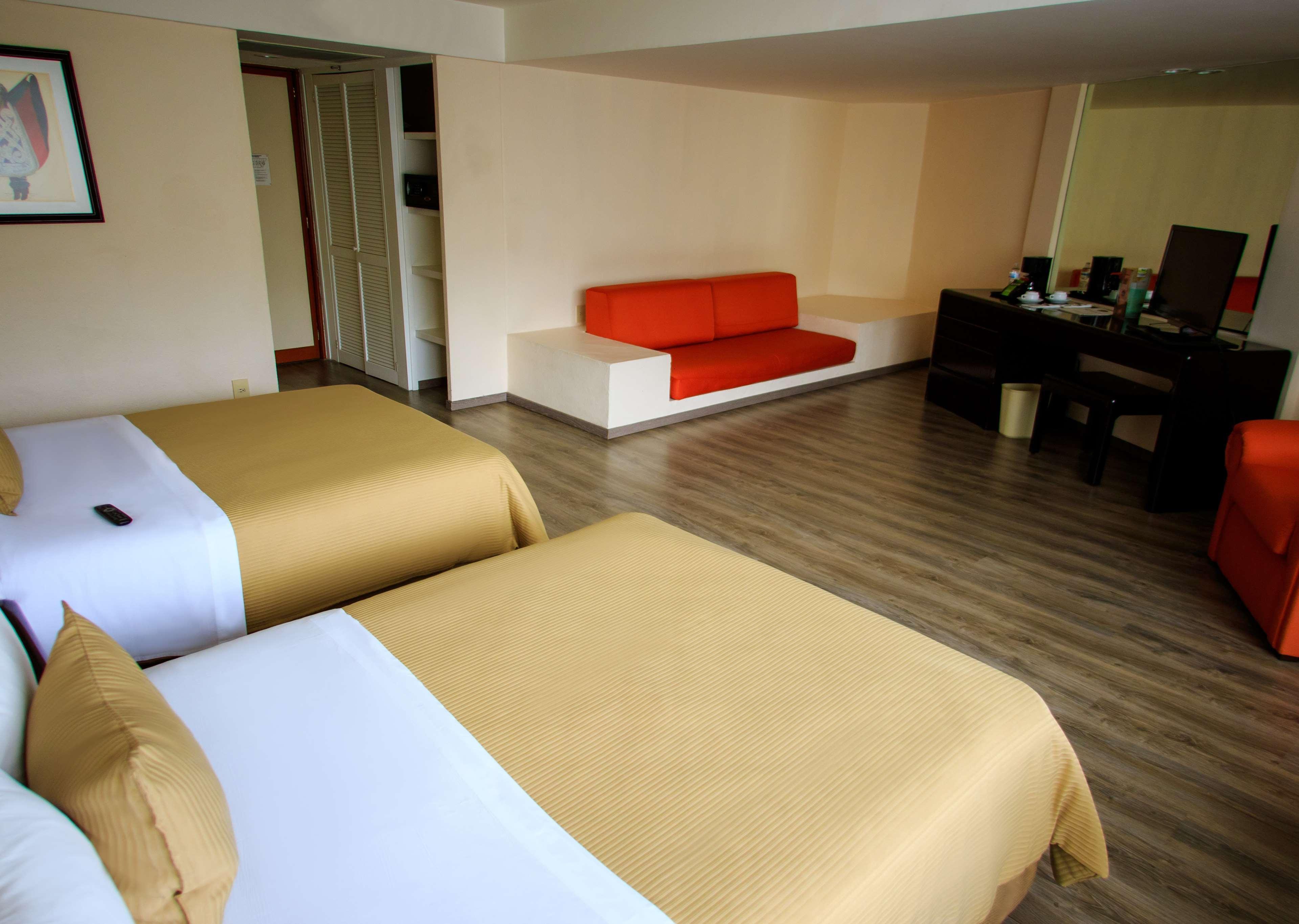 Grand Cantalagua Hotel Morelia, BW Signature Collection Εξωτερικό φωτογραφία A room at the hotel