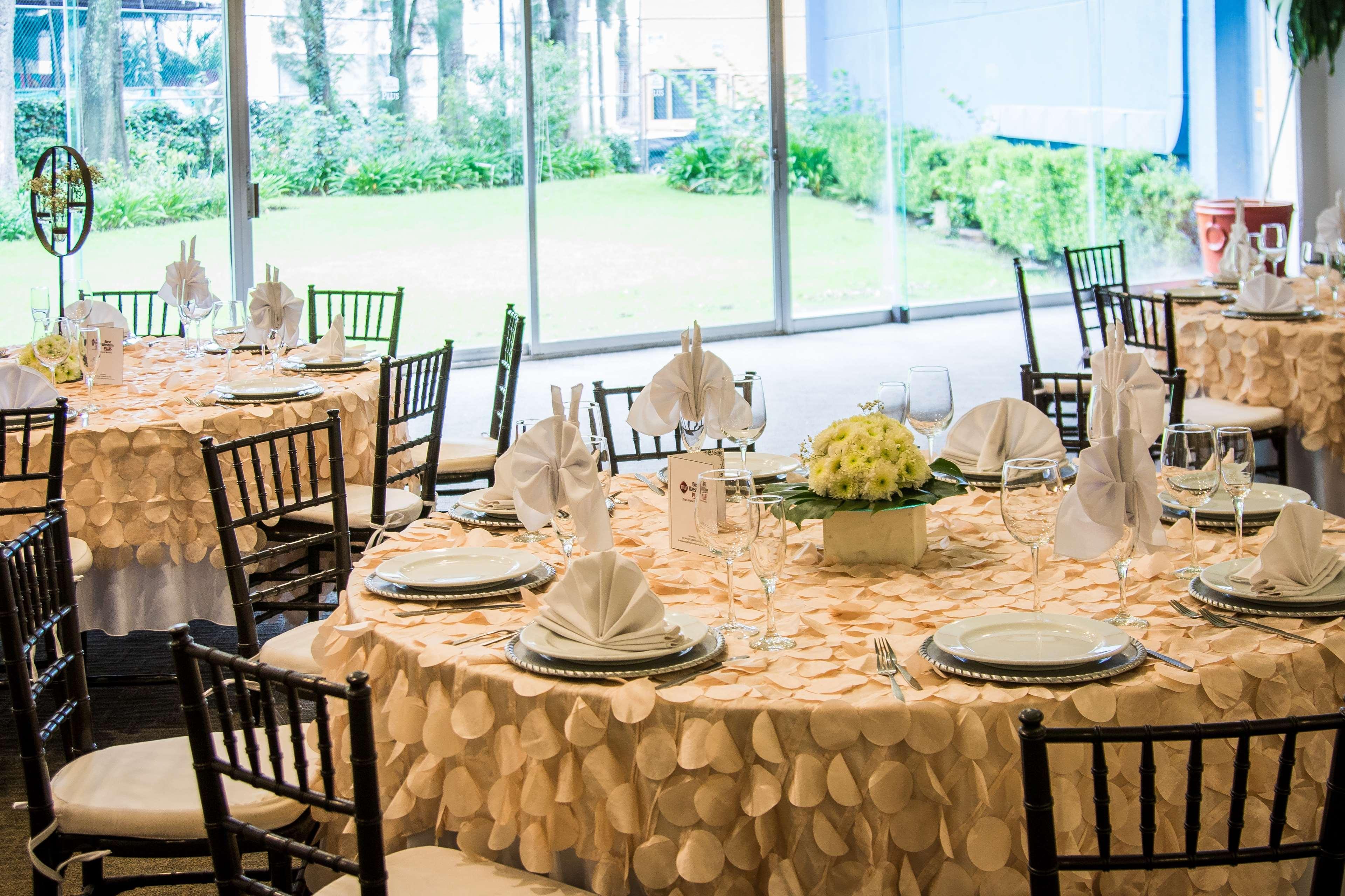 Grand Cantalagua Hotel Morelia, BW Signature Collection Εξωτερικό φωτογραφία A table set for a formal dinner