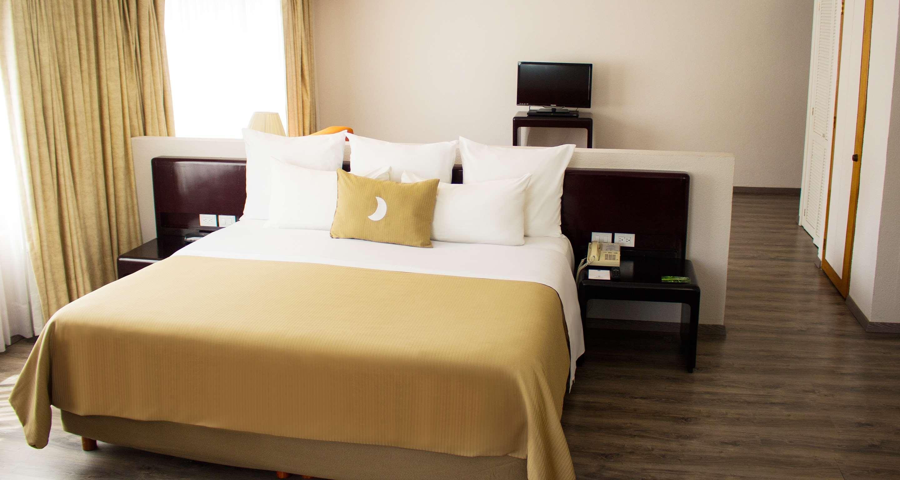 Grand Cantalagua Hotel Morelia, BW Signature Collection Εξωτερικό φωτογραφία A room at the hotel