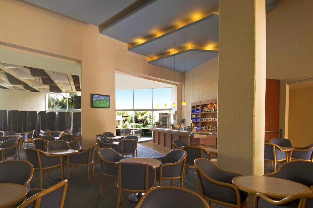 Grand Cantalagua Hotel Morelia, BW Signature Collection Εστιατόριο φωτογραφία The Club at Palm Springs International Airport